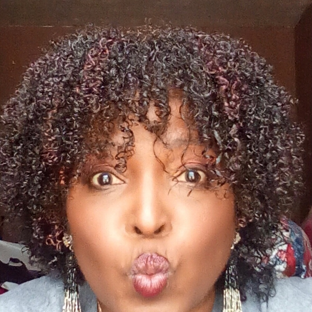 Meet your Posher, Cynthia